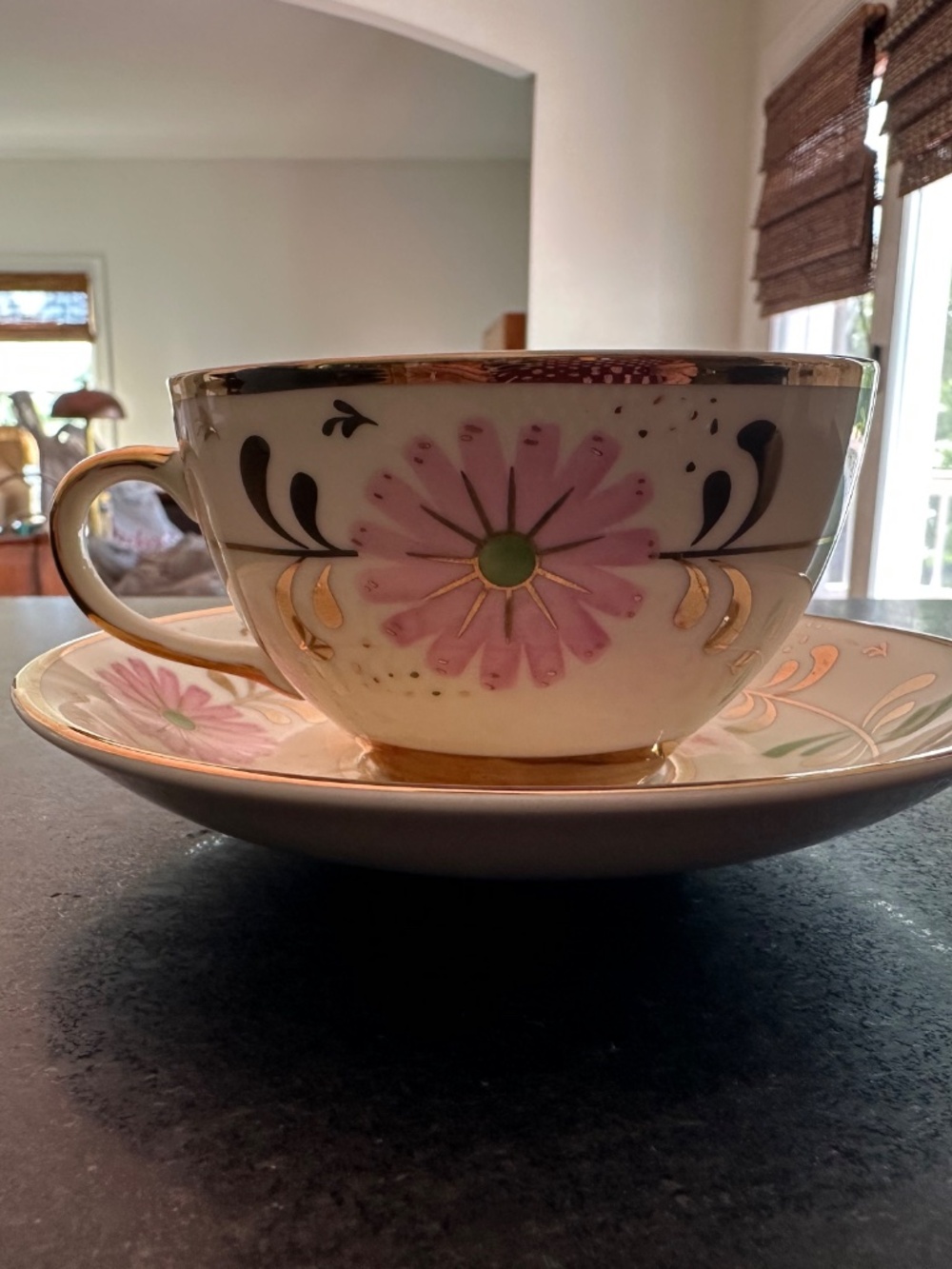 Anthropologie - NEW IN Box - Tea Cups - Set of four- Pink flowers with gold trim - Picture 4 of 7